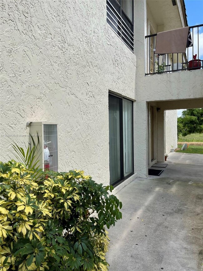 Building Photo - 11150 Royal Palm Blvd