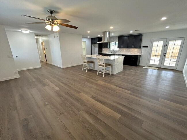 Building Photo - 16101 Ash St