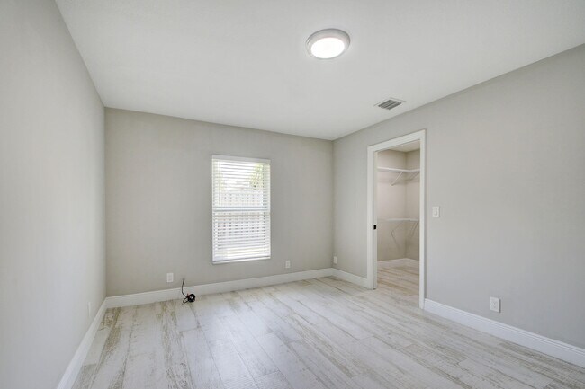 Building Photo - 1425 N Federal Hwy