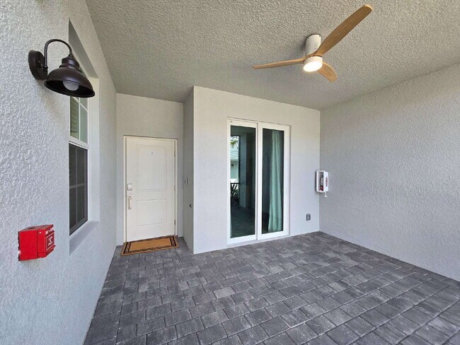 Building Photo - 15265 Grn Acrs Ave
