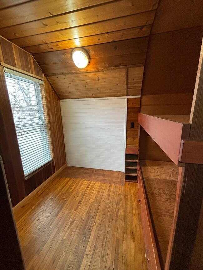 Building Photo - 2 Bedroom 2 Bathroom Single Family Home