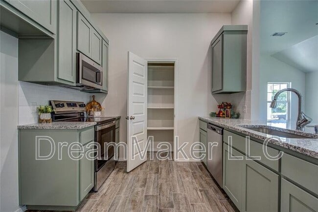 Building Photo - 2328 27th Ct