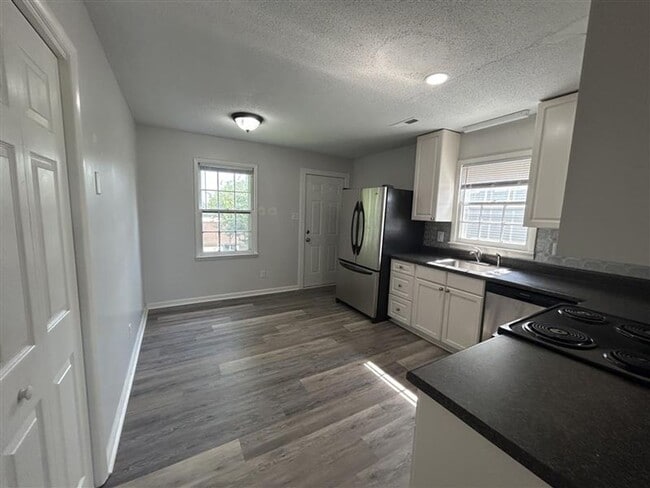 Building Photo - Charming and Affordable Upstairs Duplex – ...