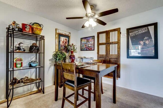 Building Photo - 12602 N 105th Ave