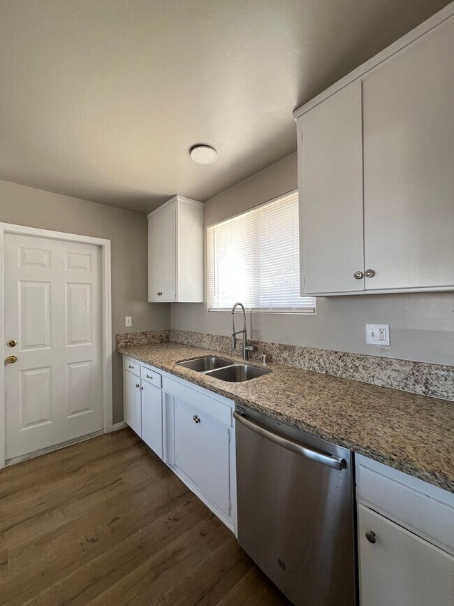 Building Photo - Beautifully Remodeled Home