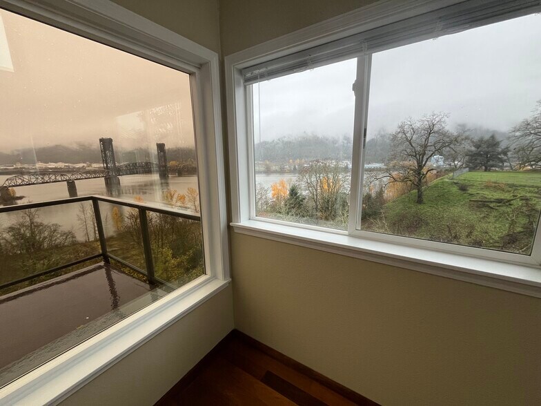 SW corner of living room - 7511 N Edgewater Ave