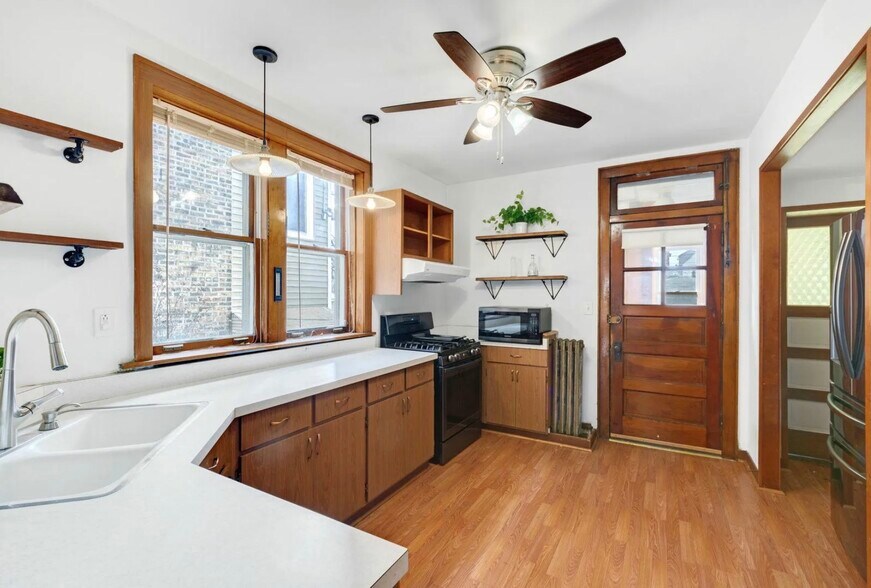 Building Photo - 3730 N Richmond St