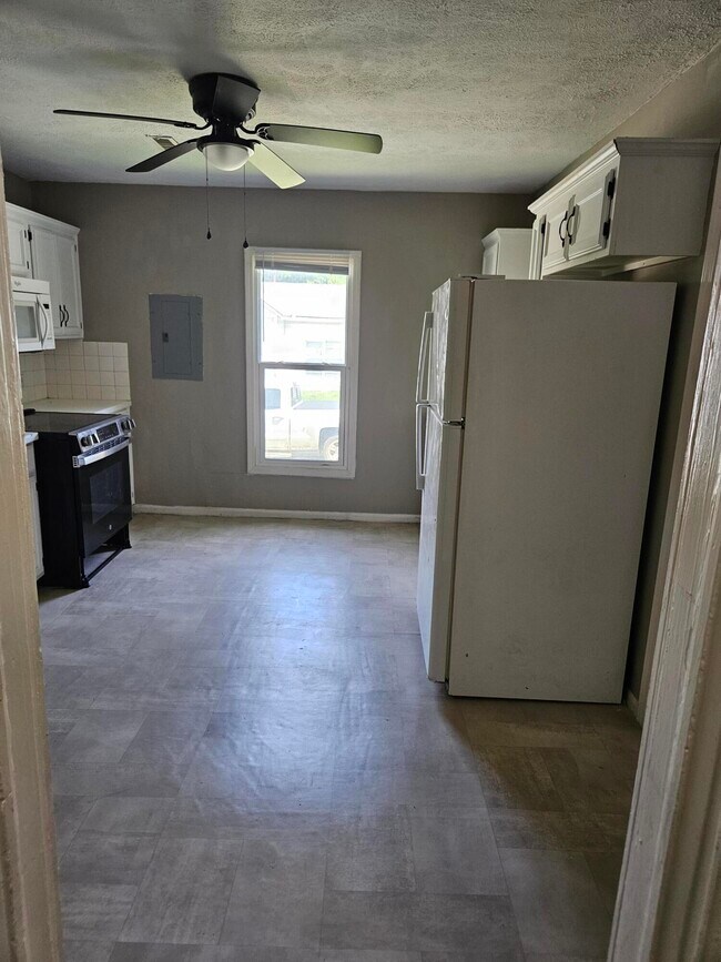 Building Photo - 2158 N Boonville Ave