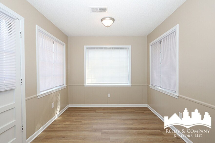 Building Photo - 3054 Pine Allee Cove