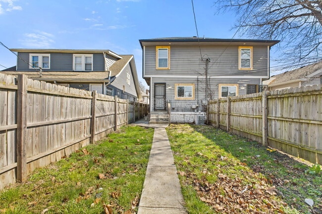 Building Photo - 2920 Ruckle St