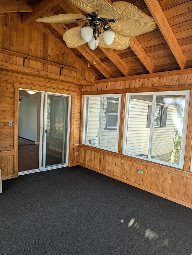 Building Photo - 324 Sunrise Ave