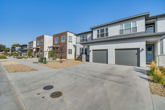 Building Photo - 133 River Ridge Ln