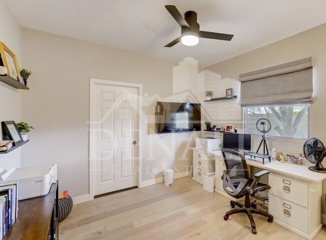 Building Photo - 40844 N Union Trail