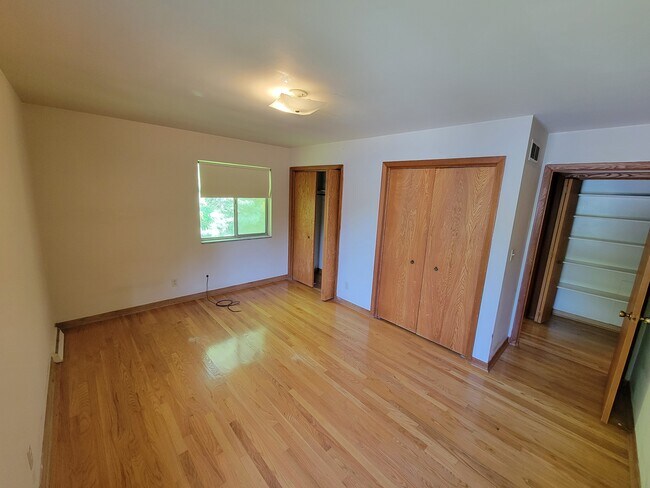 Main Bedroom - 1835 Cromwell Dr