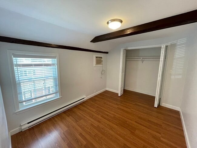 Building Photo - 8-10-10 Essex St