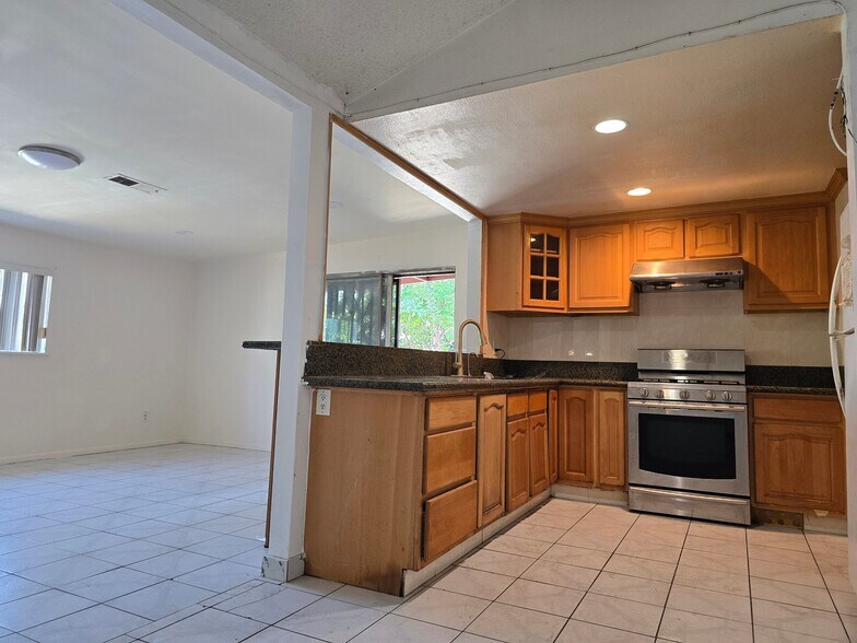Building Photo - 10650 Dilo St