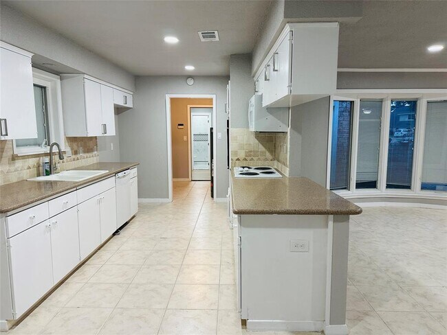 Building Photo - 5926 Par 4 Dr
