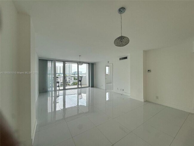 Building Photo - 2 bedroom in Sunny Isles Beach FL 33160