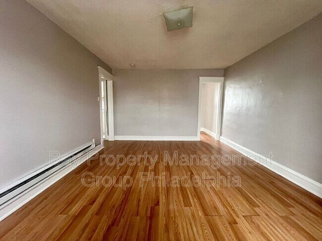 Building Photo - 239 Long Ln