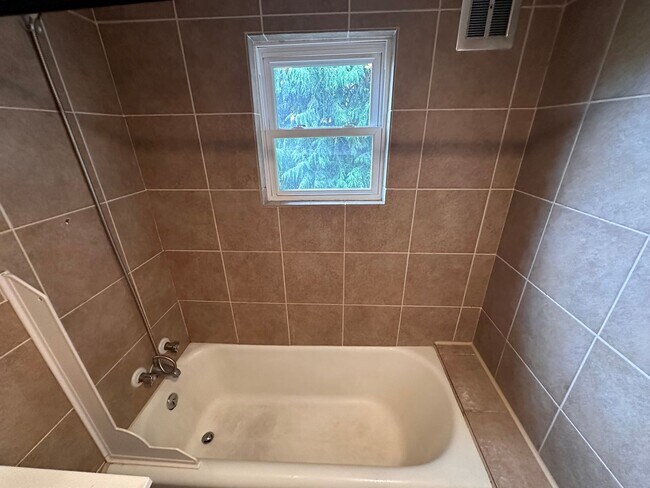 Building Photo - Bungay 22nd Ave Apartments - UW