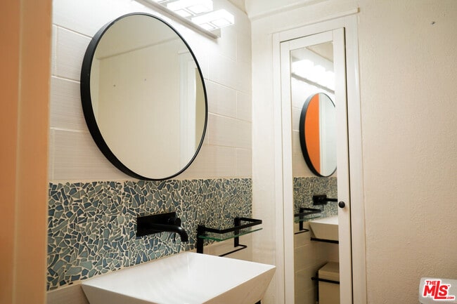 Building Photo - 10520 Eastborne Ave