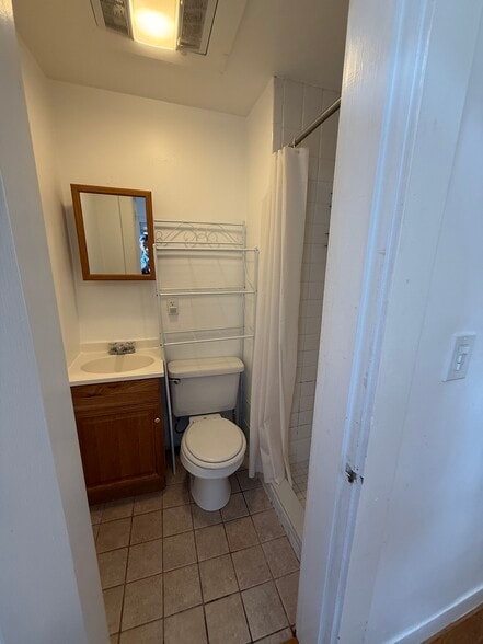 Building Photo - 16 Charter St