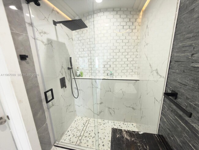 Building Photo - 4801 W Park Rd