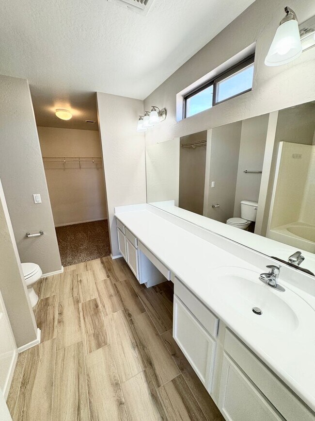 Building Photo - Remodeled 5 Bedroom/3 Bath Home. Upgraded Flooring & Kitchen!