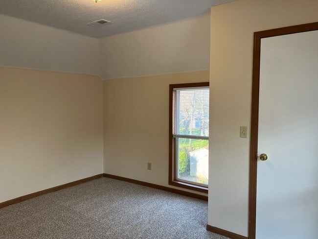 Building Photo - 1439 N Texas Ave