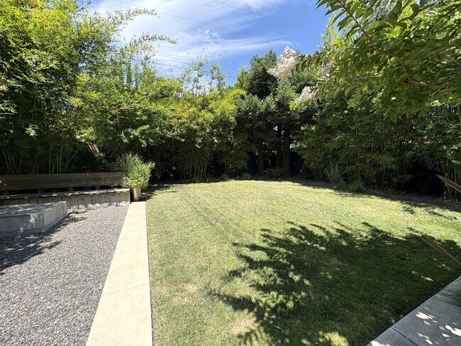 Building Photo - Spacious 5BR/3.5BA Palo Alto Home with Gourmet Kitchen & Large Backyard
