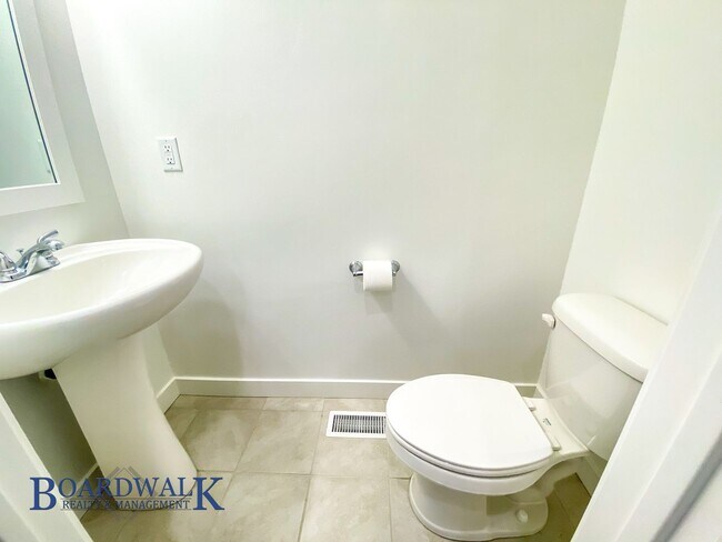 Building Photo - Beautiful 4 bedroom Townhome in West Valley!