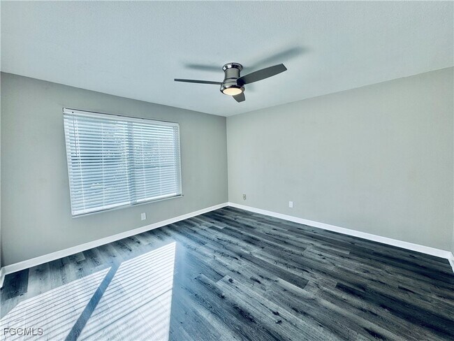 Building Photo - 4641 SW Santa Barbara Pl