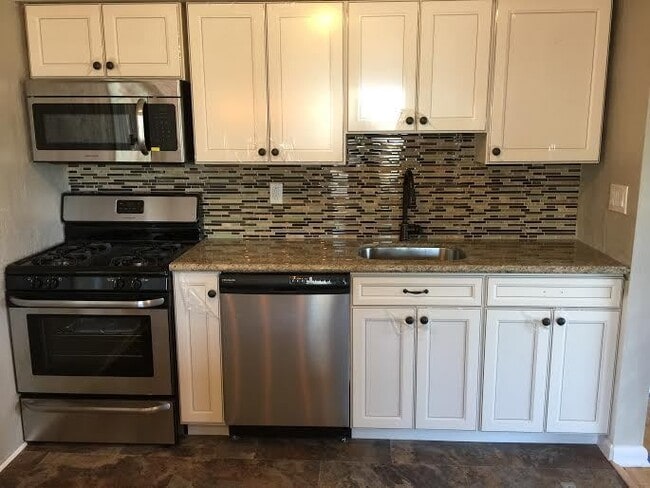 Building Photo - **********Gorgeous Scott Township 3-Bed/1....