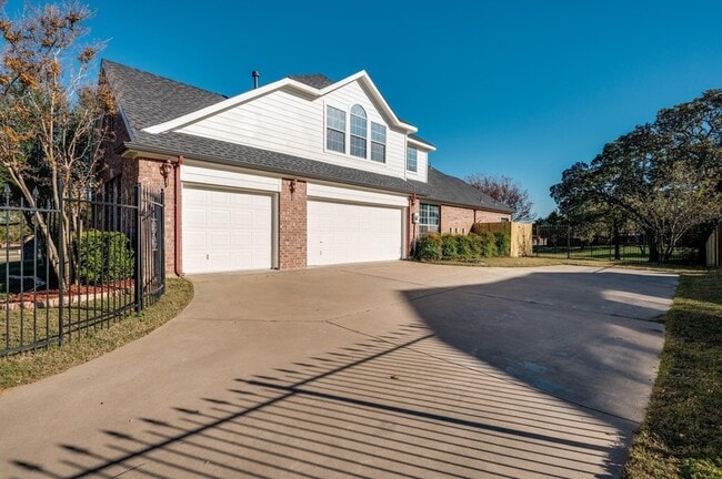 Building Photo - 1421 Savoy Ct