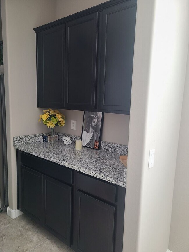 Building Photo - 4 Bedroom, 3 Bathroom Luxury Home in Torte...