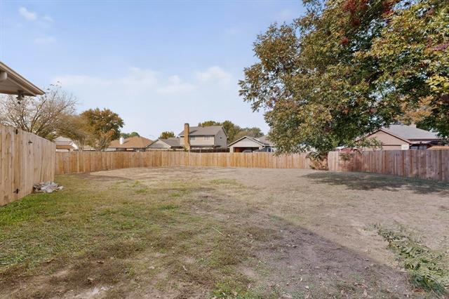 Building Photo - 594 King Cir