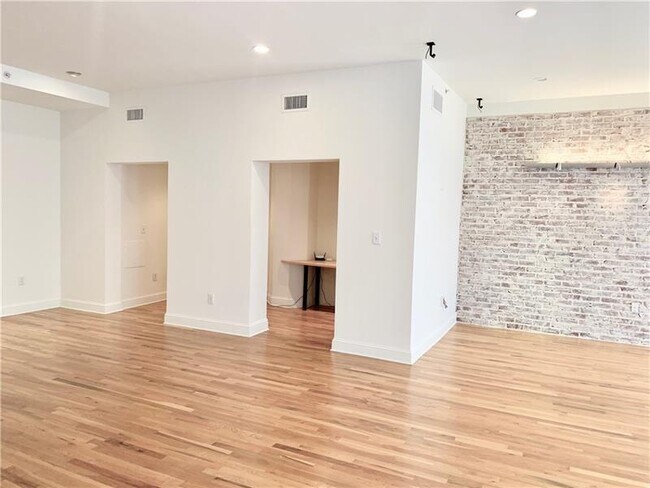 Building Photo - 90 Fairlie St NW