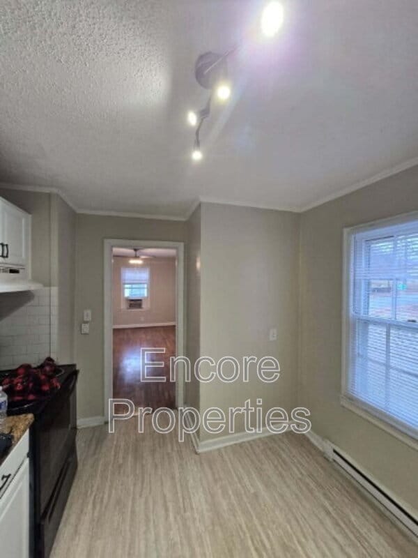 Building Photo - 402 Shaw St