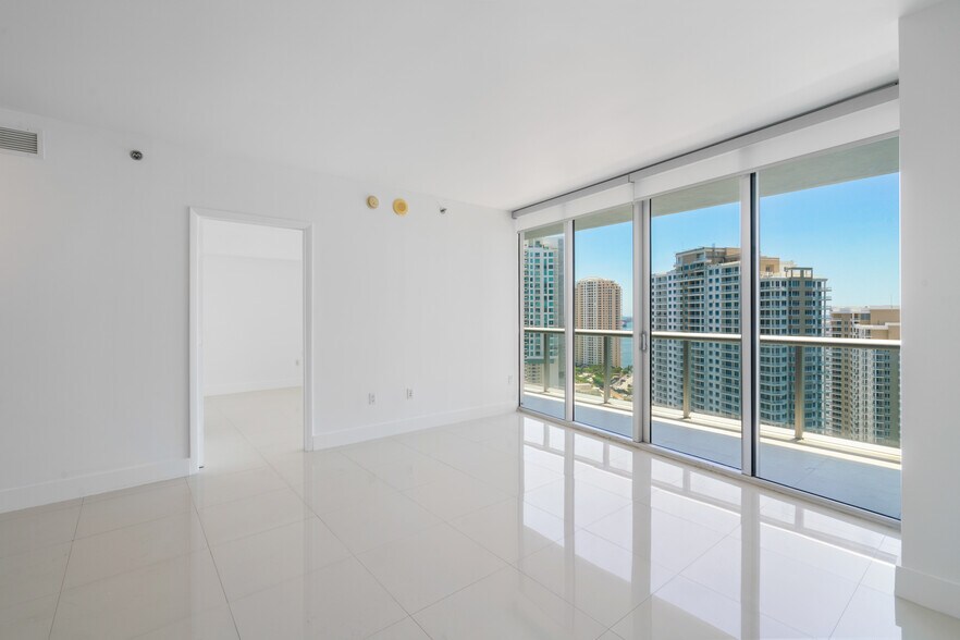 Building Photo - 475 Brickell Ave
