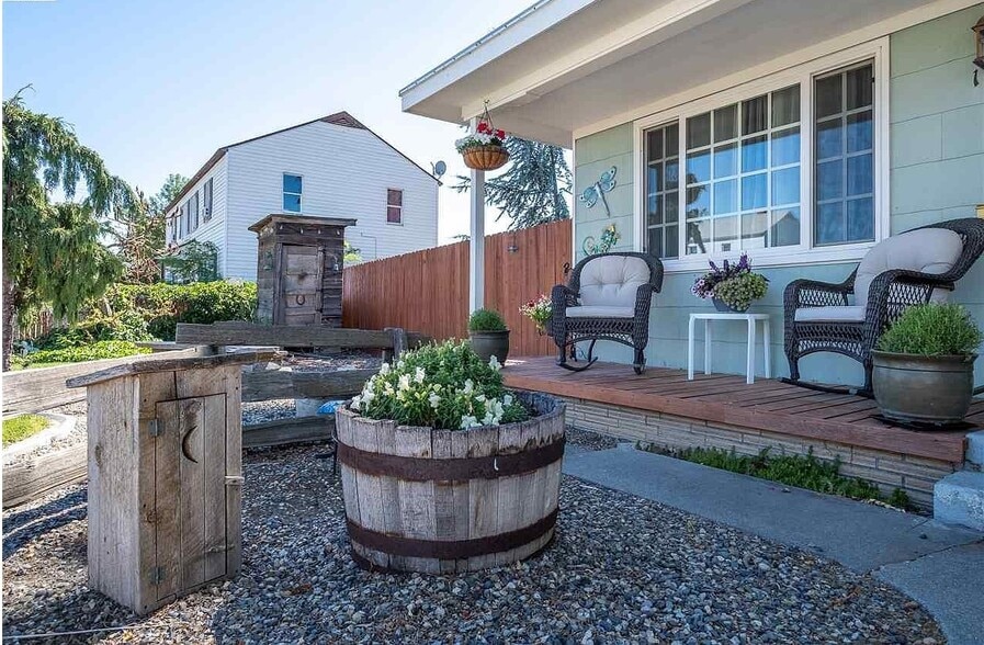 Building Photo - 1505 Thayer Dr