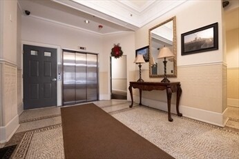 Building Photo - 483 Beacon St