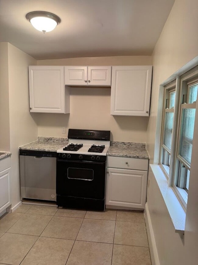 Building Photo - 5603 Fair Oaks St