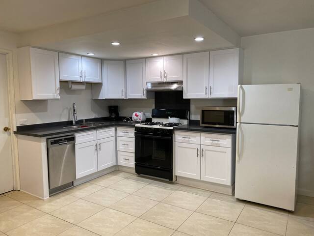 Building Photo - 6614 Noble Ave