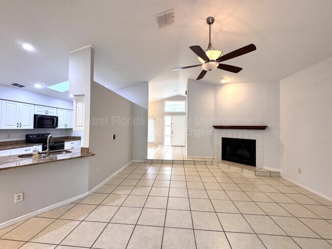 Building Photo - 721 Endeavour Dr S