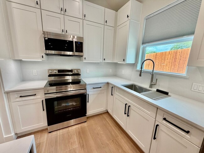 Building Photo - 16106 Archway Dr