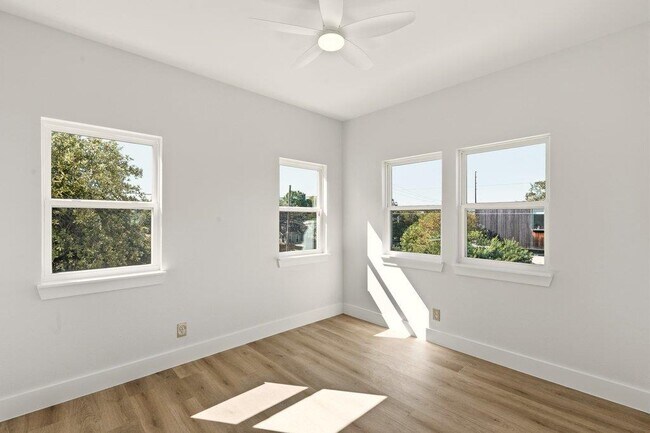 Building Photo - 814 W Mary St