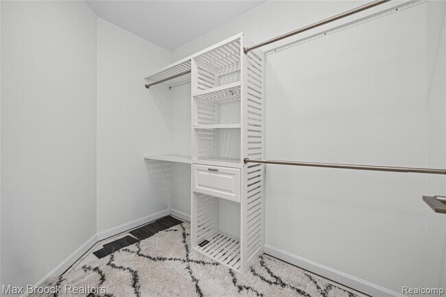Building Photo - 3332 Barlyn Ln