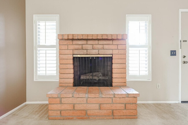 Building Photo - 102 W Concorda Dr