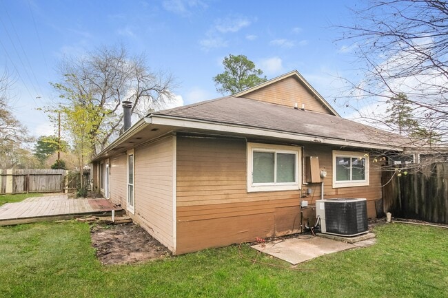 Building Photo - 22219 Diane Dr