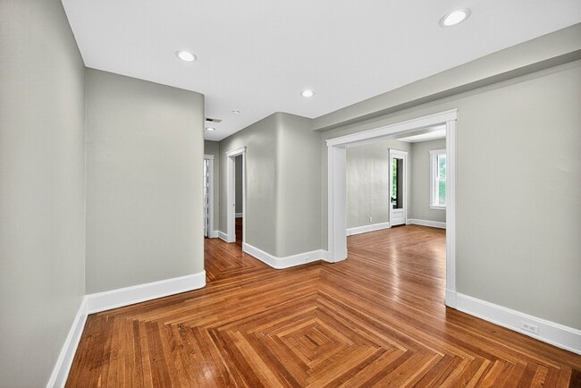 Flat 102 Foyer and Hallway - Clermont Condominiums